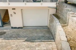 referenzen/garagenzufahrt-natursteinmauern/01