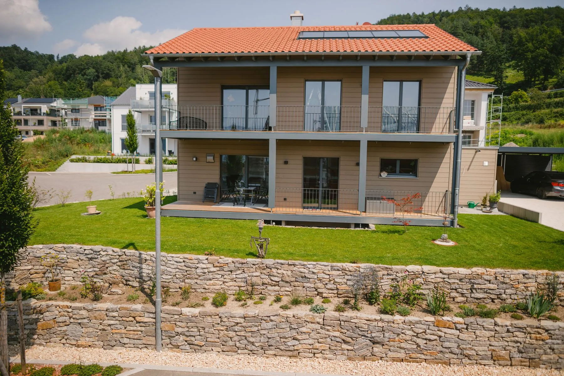 Terrassengarten mit Trockenmauern – Foto 1 von 14