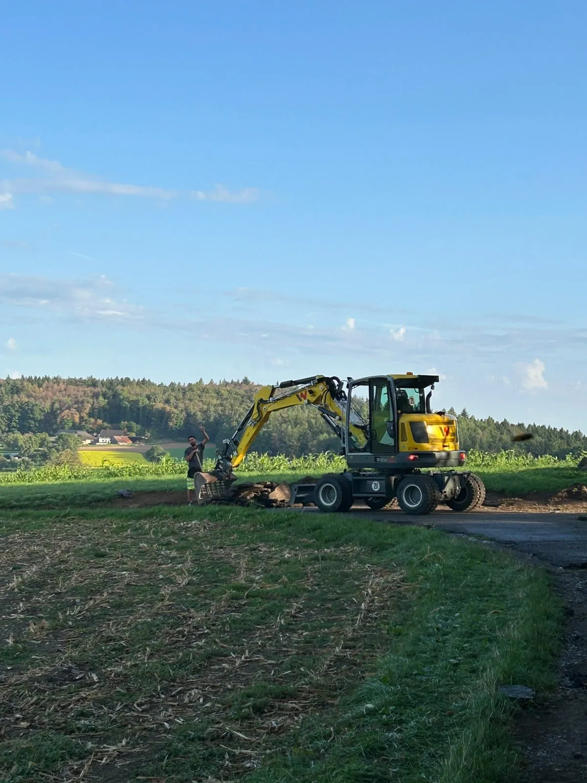 Asphaltierung eines Wirtschaftswegs – Foto 2 von 4