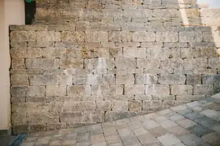 referenzen/garagenzufahrt-natursteinmauern/10